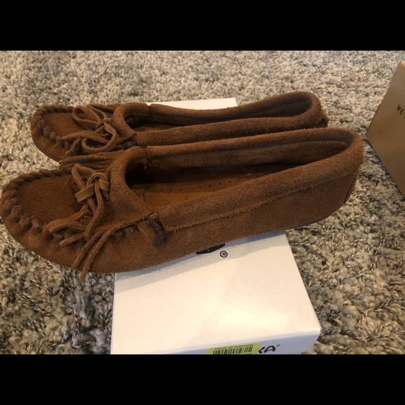 Minnetonka Kilty Dusty Brown-Size 8 - Picture 2 of 6